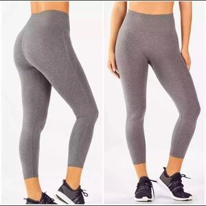 Fabletics High-Waisted Seamless Dot Capri Gray Ribbed Waistband Size Large